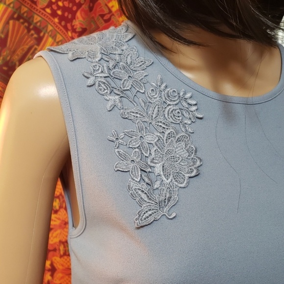 Ann Taylor Blue Floral Applique Sleeveless Top Medium - Picture 2 of 4
